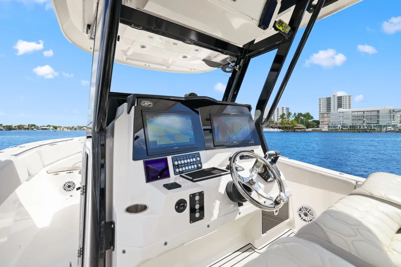 Slide: The Image of Sea Fox 328 Commander 2024 - 20