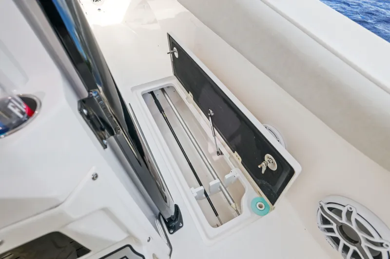 Slide: The Image of Sea Fox 328 Commander 2024 - 45