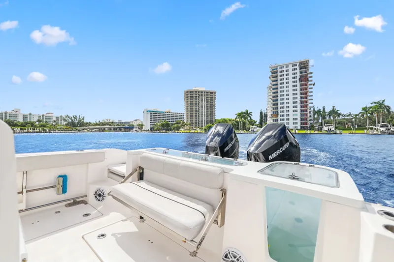 Slide: The Image of Sea Fox 328 Commander 2024 - 28