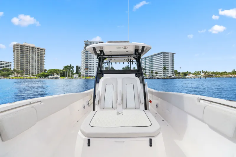 Slide: The Image of Sea Fox 328 Commander 2024 - 16