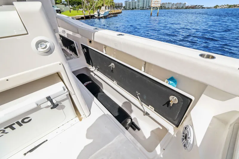 Slide: The Image of Sea Fox 328 Commander 2024 - 46