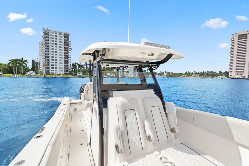 Slide: The Image of Sea Fox 328 Commander 2024 - 19