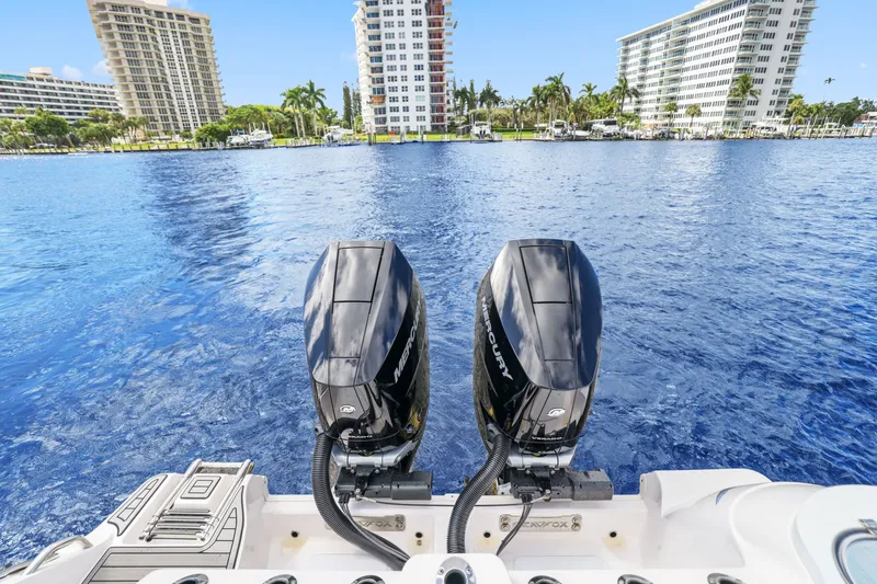 Slide: The Image of Sea Fox 328 Commander 2024 - 30