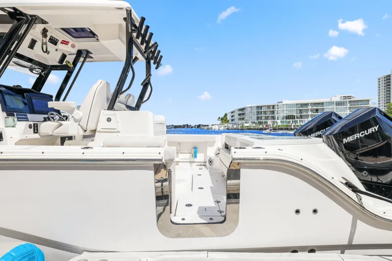 Slide: The Image of Sea Fox 328 Commander 2024 - 54