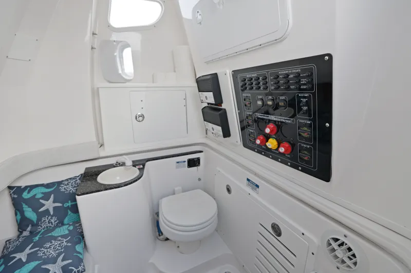 Slide: The Image of Sea Fox 328 Commander 2024 - 35