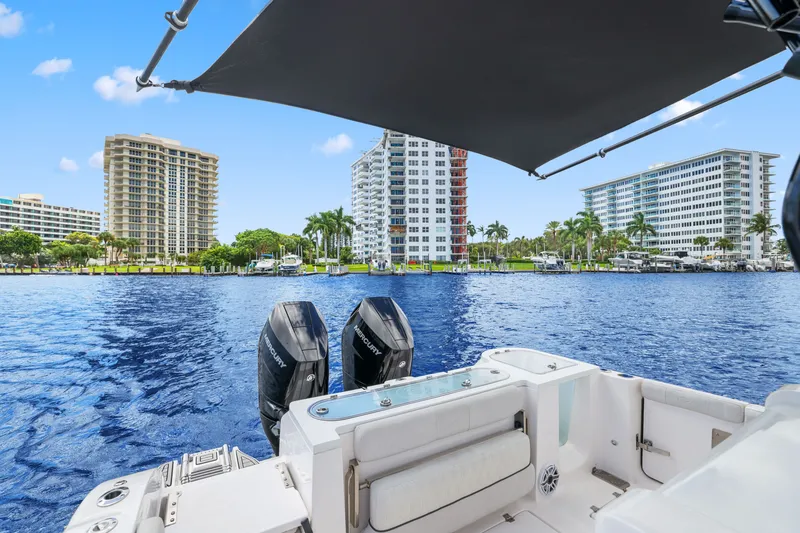 Slide: The Image of Sea Fox 328 Commander 2024 - 32