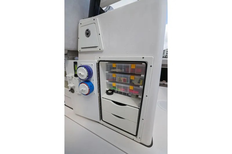 Slide: The Image of Sea Fox 328 Commander 2024 - 40
