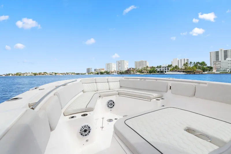 Slide: The Image of Sea Fox 328 Commander 2024 - 15