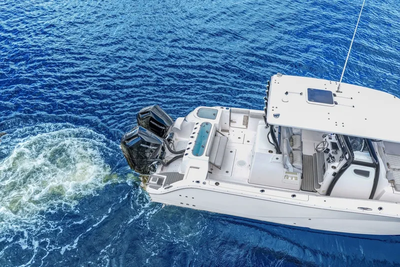 Slide: The Image of Sea Fox 328 Commander 2024 - 5