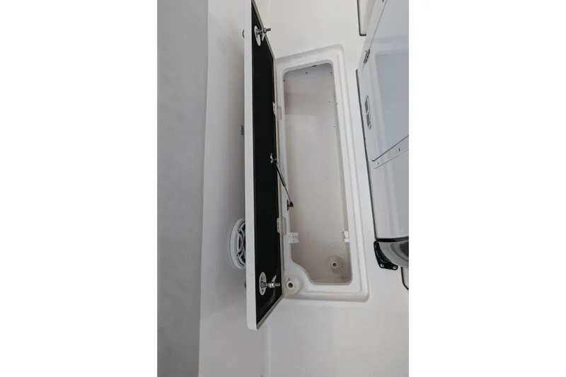 Slide: The Image of Sea Fox 328 Commander 2024 - 42