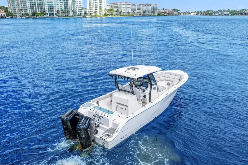 Slide: The Image of Sea Fox 328 Commander 2024 - 3