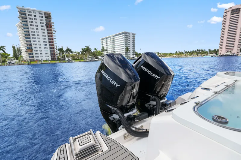 Slide: The Image of Sea Fox 328 Commander 2024 - 31