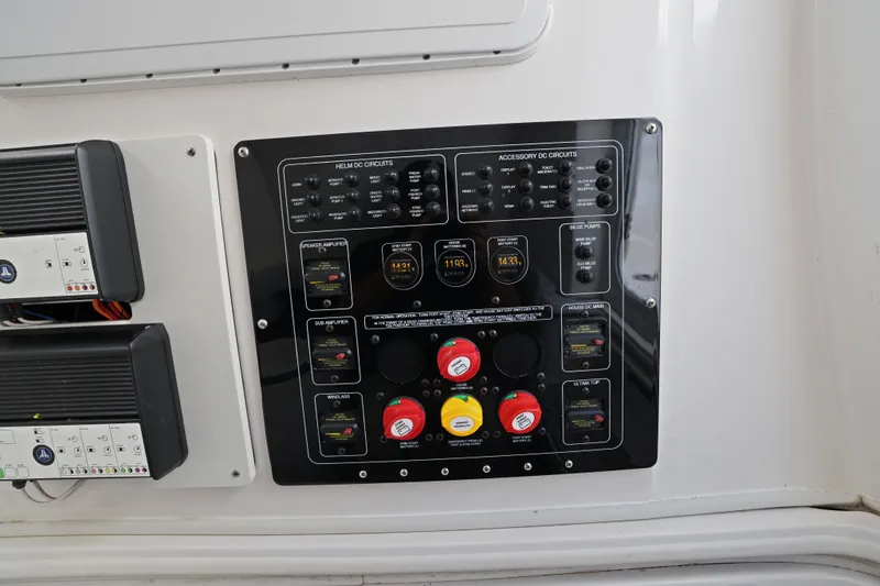 Slide: The Image of Sea Fox 328 Commander 2024 - 38