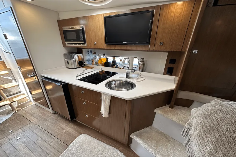 Slide: The Image of Cruisers 35 EXPRESS 2017 - 21