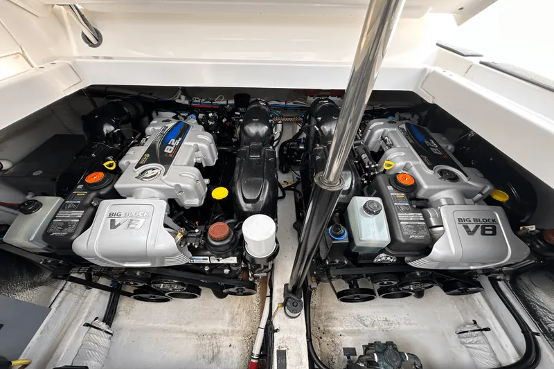 Slide: The Image of Cruisers 35 EXPRESS 2017 - 40