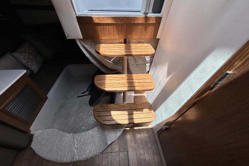 Slide: The Image of Cruisers Yachts 35 EXPRESS 2017 - 31