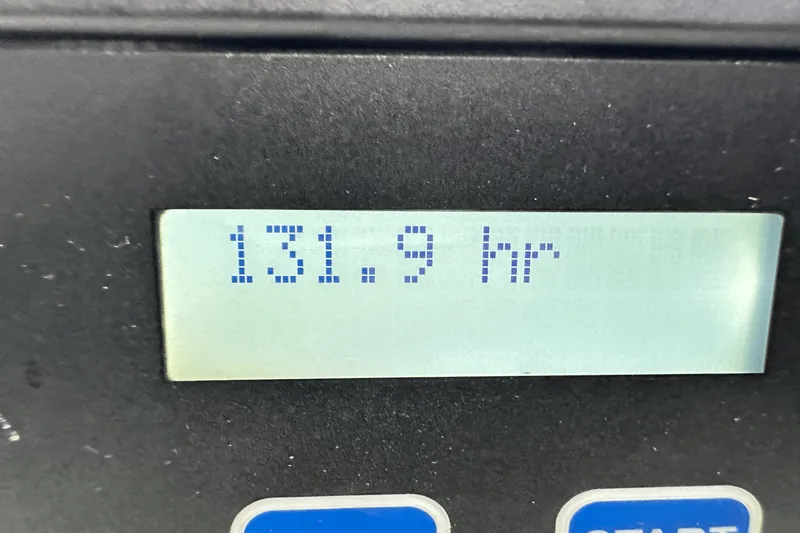 Slide: The Image of Cruisers Yachts 35 EXPRESS 2017 - 36