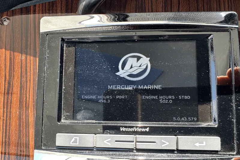 Slide: The Image of Cruisers Yachts 35 EXPRESS 2017 - 41