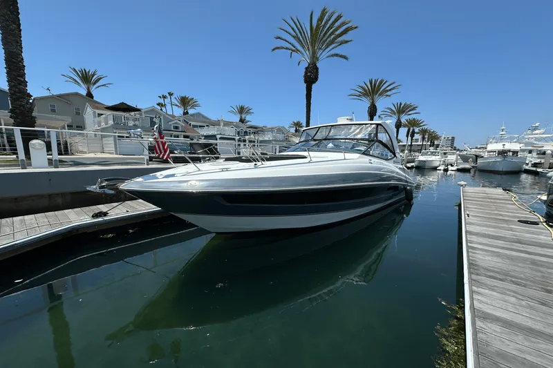 Slide: The Image of Cruisers Yachts 35 EXPRESS 2017 - 6