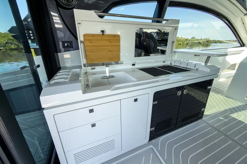 Slide: The Image of Galeon 435 GTO 2026 - 8