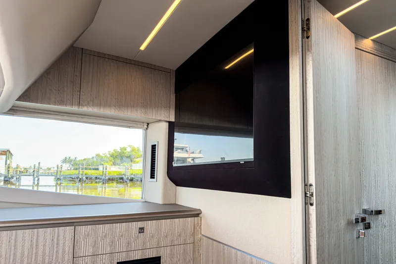 Slide: The Image of Galeon 435 GTO 2026 - 26