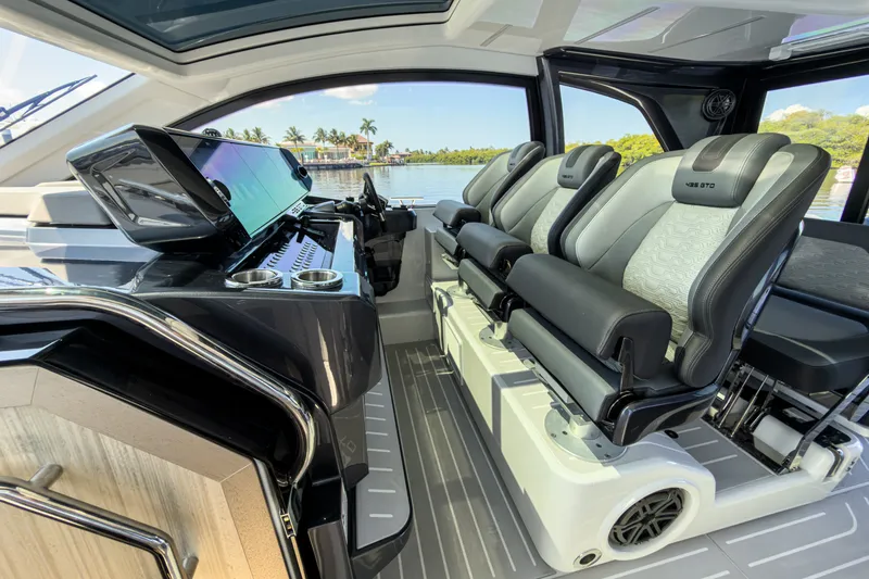 Slide: The Image of Galeon 435 GTO 2026 - 12