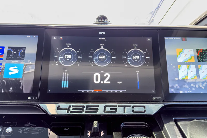 Slide: The Image of Galeon 435 GTO 2026 - 16