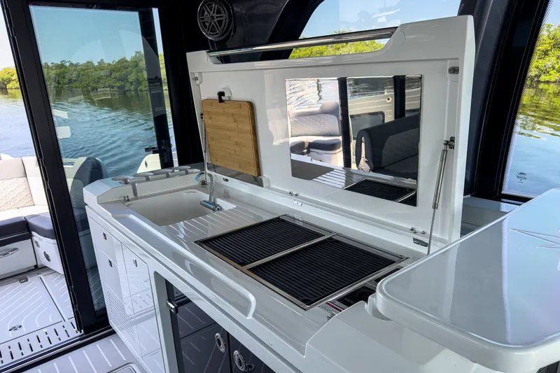 Slide: The Image of Galeon 435 GTO 2026 - 9
