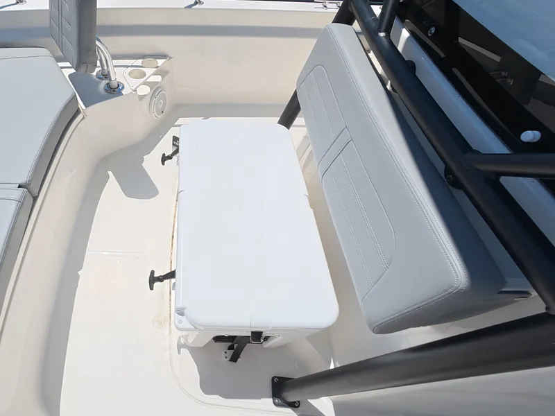 Slide: The Image of Boston Whaler 210 Montauk 2026 - 13