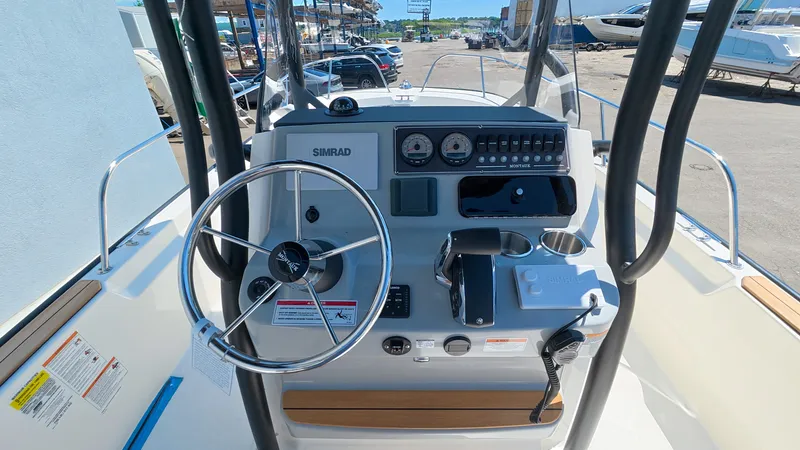 Slide: The Image of Boston Whaler 210 Montauk 2026 - 14
