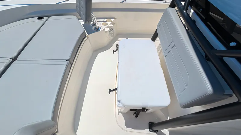Slide: The Image of Boston Whaler 210 Montauk 2026 - 18