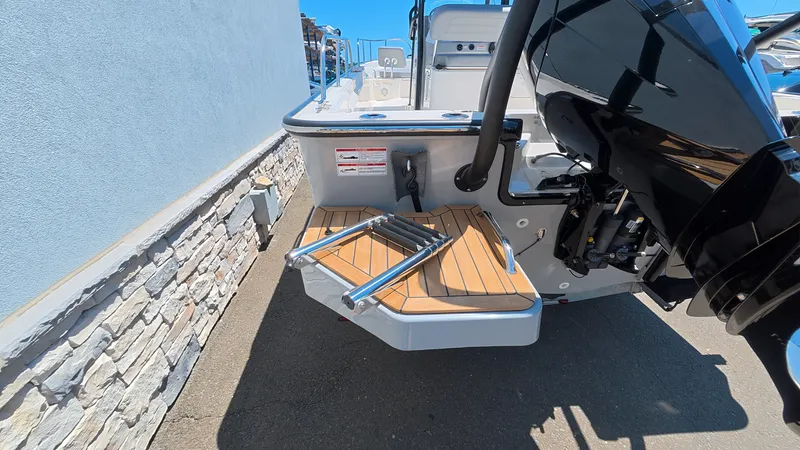 Slide: The Image of Boston Whaler 210 Montauk 2026 - 7