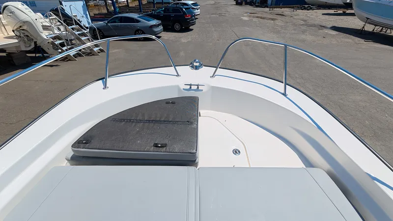Slide: The Image of Boston Whaler 210 Montauk 2026 - 20