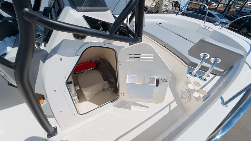 Slide: The Image of Boston Whaler 210 Montauk 2026 - 16