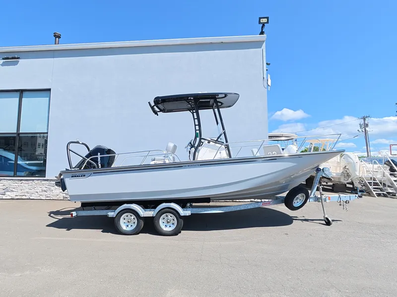 The Image of Boston Whaler 210 Montauk 2026 - 0
