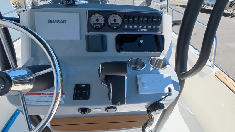 Slide: The Image of Boston Whaler 210 Montauk 2026 - 13