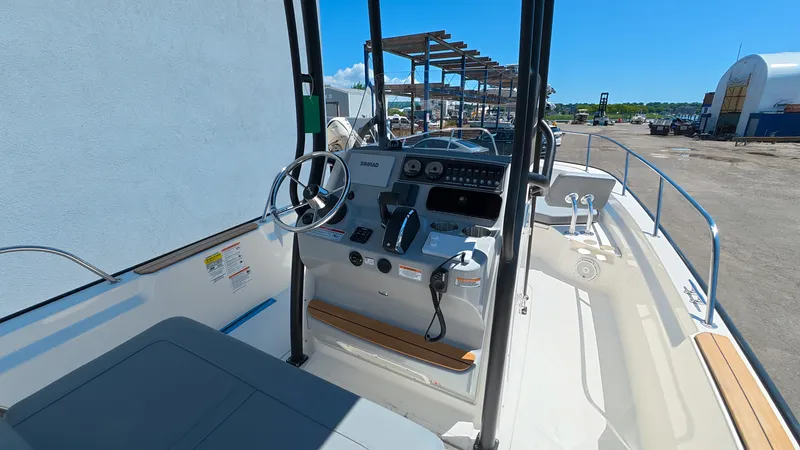 Slide: The Image of Boston Whaler 210 Montauk 2026 - 11