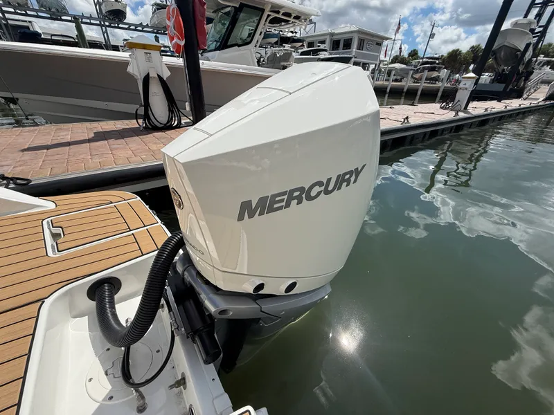Slide: The Image of Sea Ray SDX 230 Outboard 2026 - 21