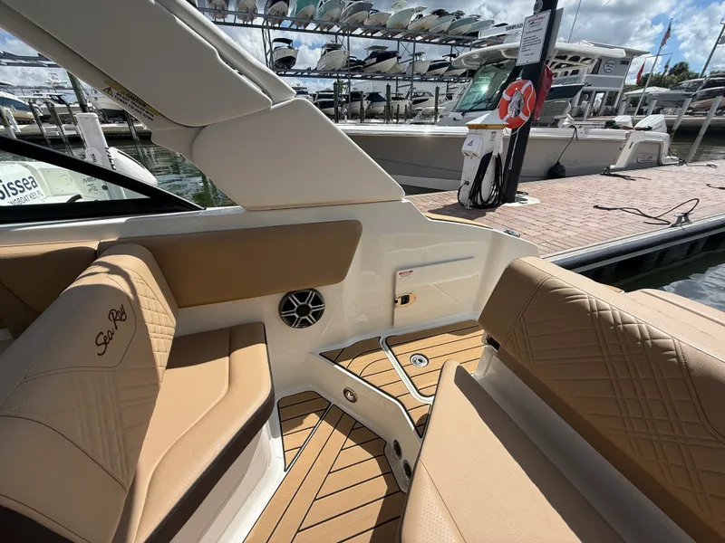 Slide: The Image of Sea Ray SDX 230 Outboard 2026 - 16