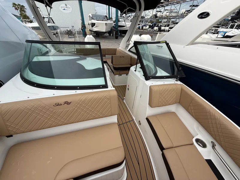 Slide: The Image of Sea Ray SDX 230 Outboard 2026 - 7