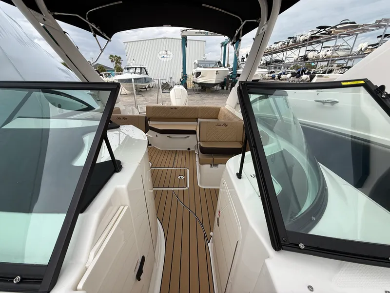 Slide: The Image of Sea Ray SDX 230 Outboard 2026 - 8