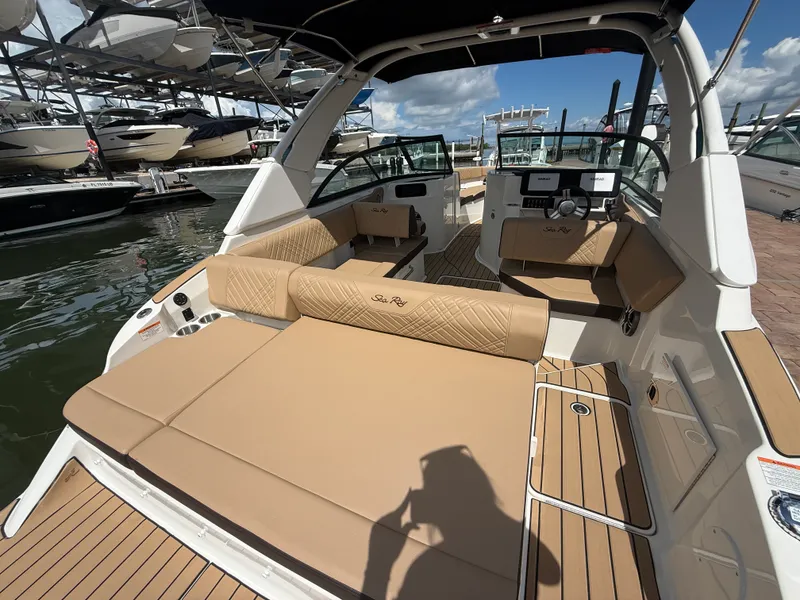 Slide: The Image of Sea Ray SDX 230 Outboard 2026 - 18