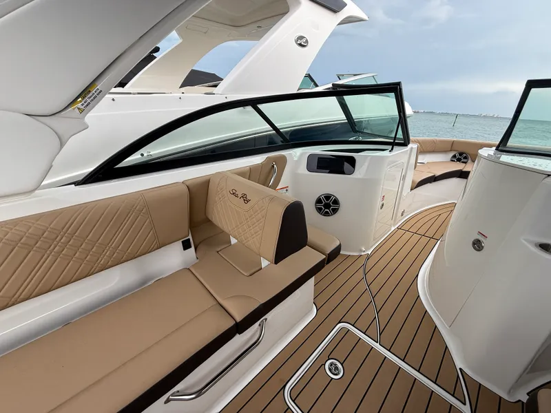Slide: The Image of Sea Ray SDX 230 Outboard 2026 - 17