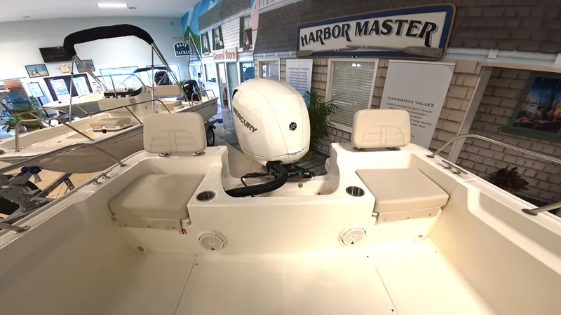 Slide: The Image of Boston Whaler 190 Montauk 2026 - 4