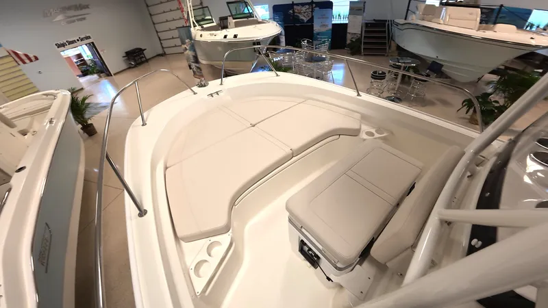 Slide: The Image of Boston Whaler 190 Montauk 2026 - 13