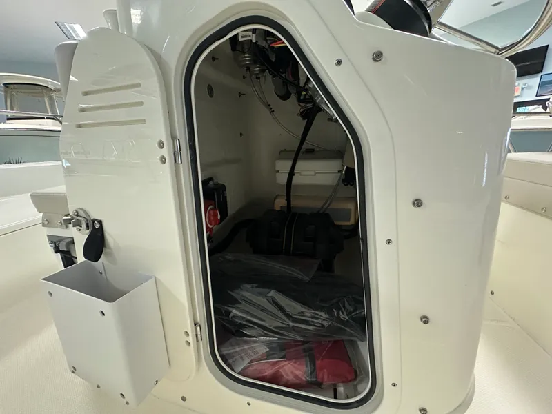 Slide: The Image of Boston Whaler 150 Montauk 2026 - 11