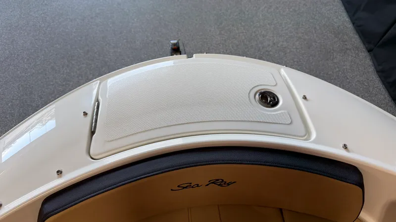 Slide: The Image of Sea Ray SPX 210 2026 - 75