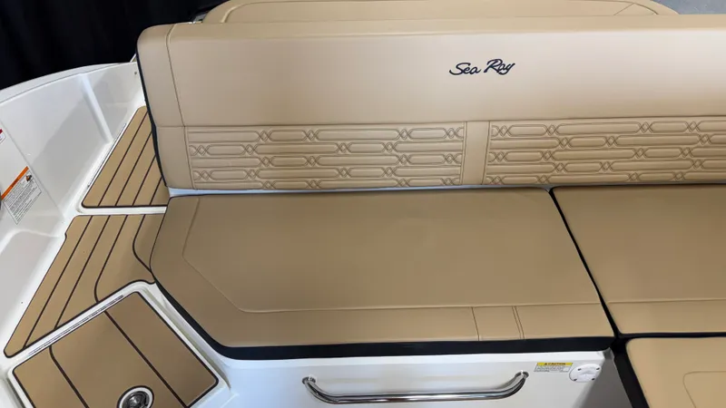 Slide: The Image of Sea Ray SPX 210 2026 - 33