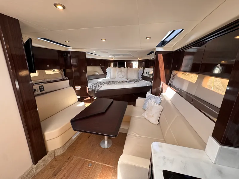 Slide: The Image of Sea Ray 350 SUNDANCER 2018 - 22