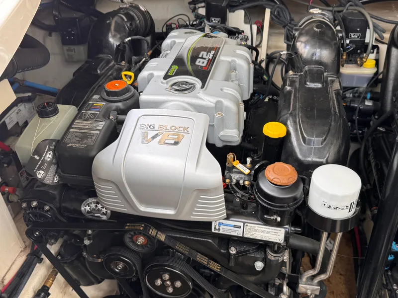 Slide: The Image of Sea Ray 350 SUNDANCER 2018 - 42